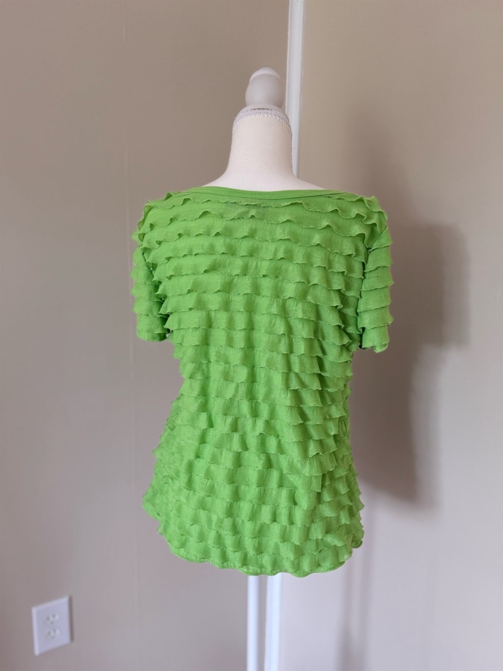 Vintage Y2K Green ruffle top short sleeves scoop neckline slinky brand M - Picture 5 of 10